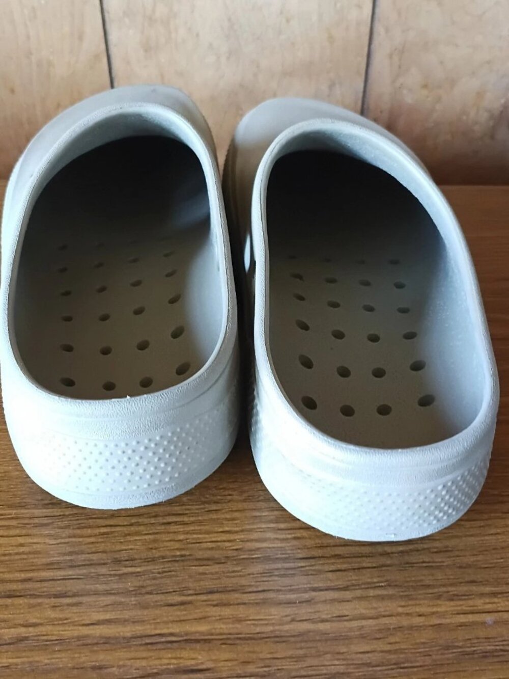 Crocs Classic Clogs Gray Women’s 8 Men’s 6 Slip On Comfort Shoes Lightweight EUC - Picture 4 of 6